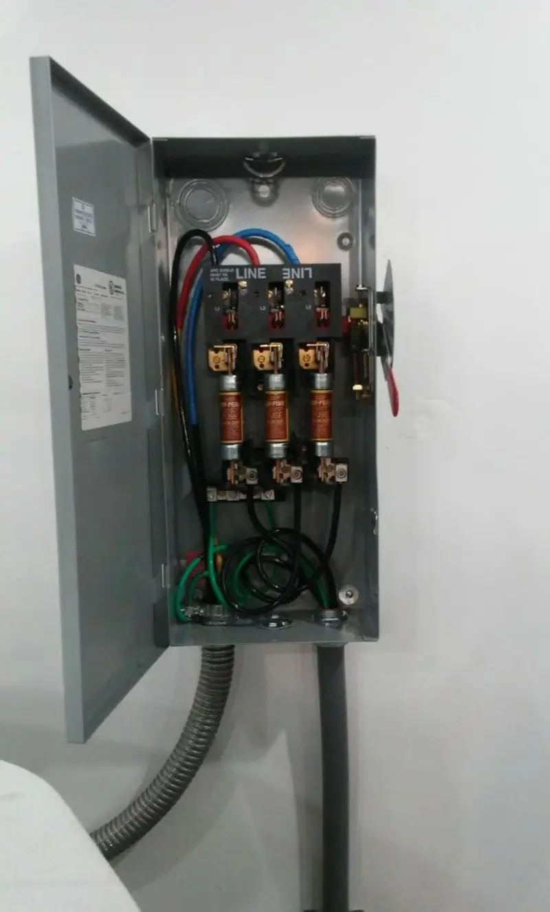 Three-phase disconnect switch installed for Smoke Detector Installation in Knox